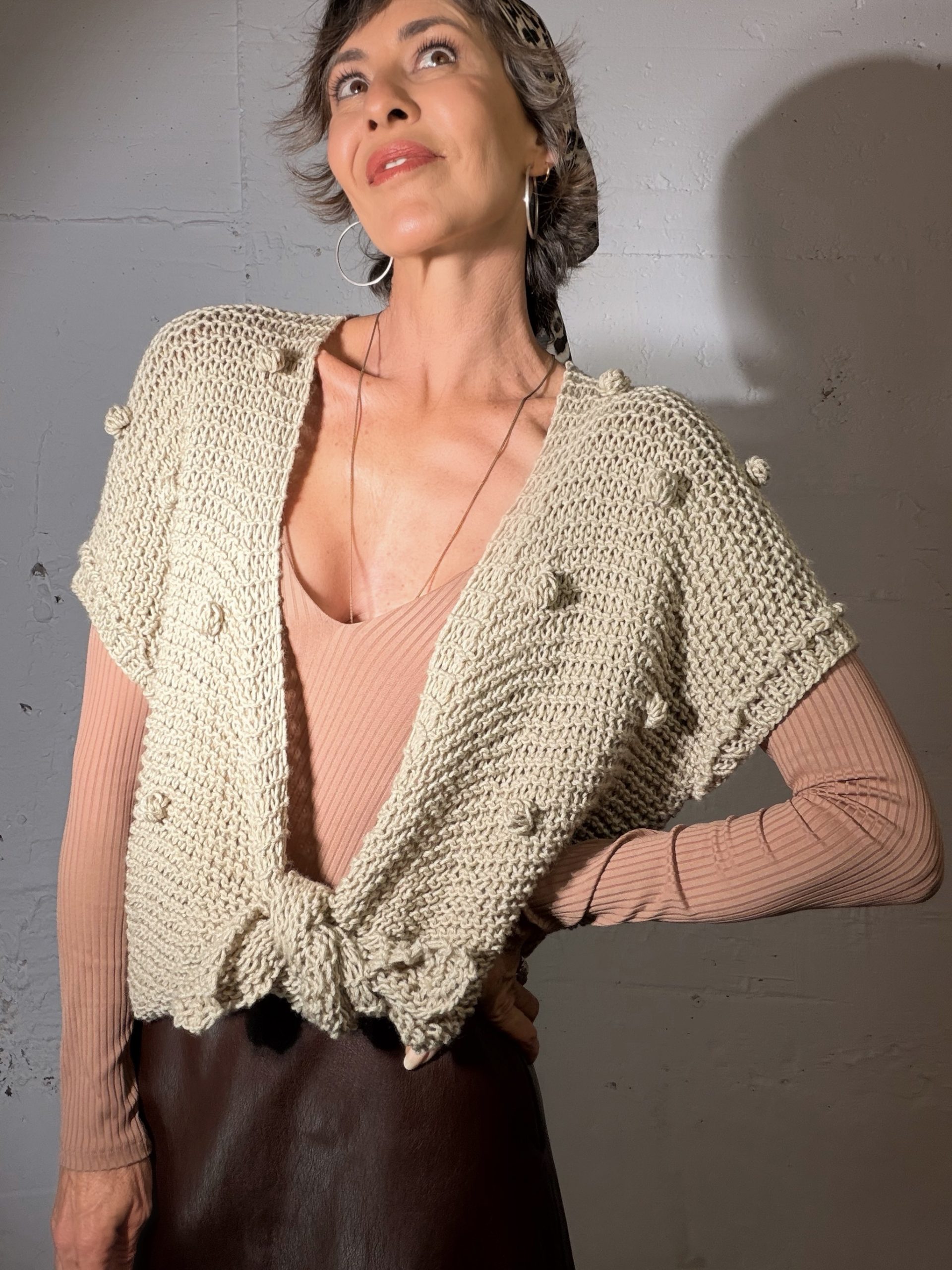 The Knot Vest in Grey fine yarn - Image 7