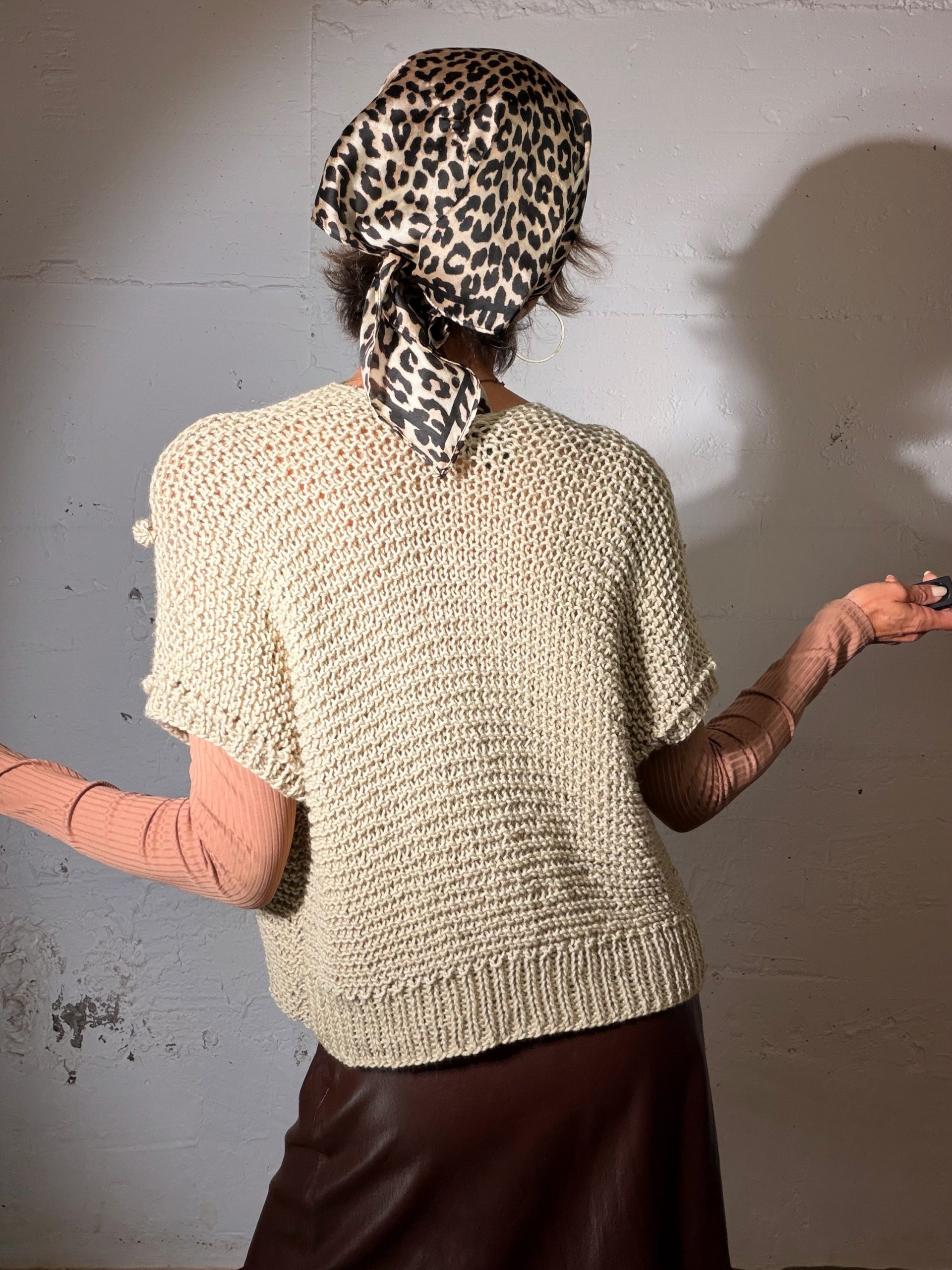 The Knot Vest in Grey fine yarn - Image 5