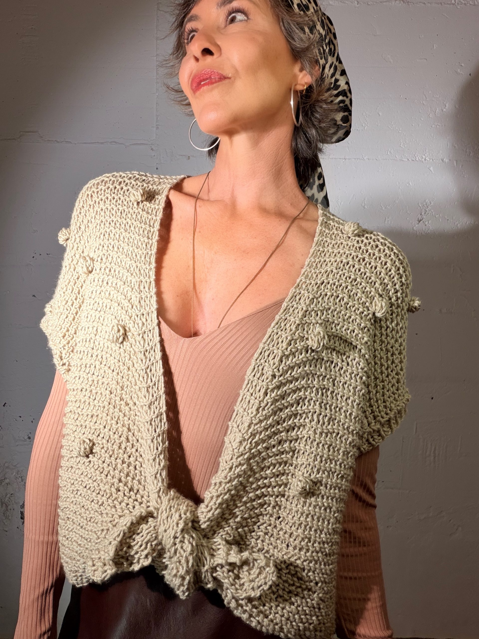 The Knot Vest in Grey fine yarn - Image 4