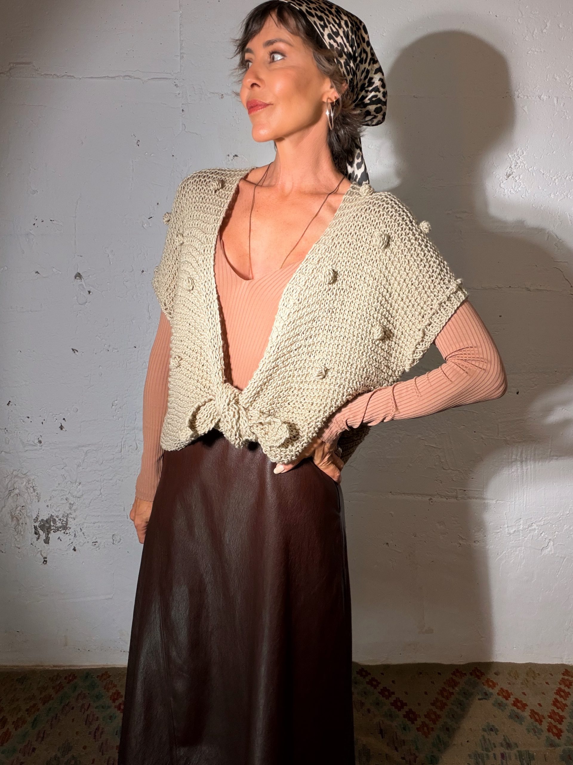 The Knot Vest in Grey fine yarn - Image 3