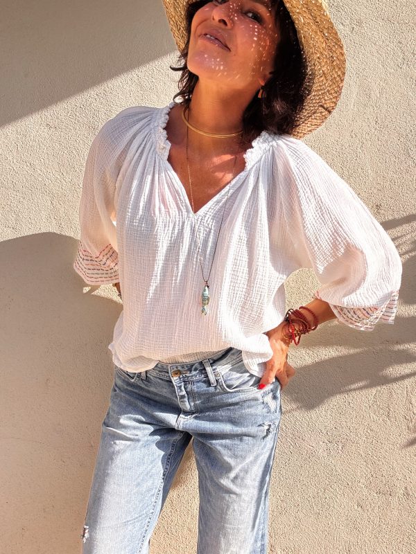 The White Blouse - Imagen 4