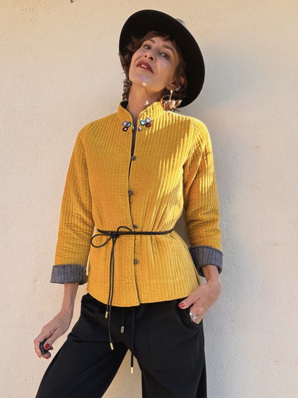 The Velvet Jacket in Yellow - Imagen 11