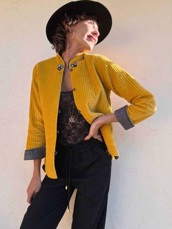 The Velvet Jacket in Yellow - Imagen 10