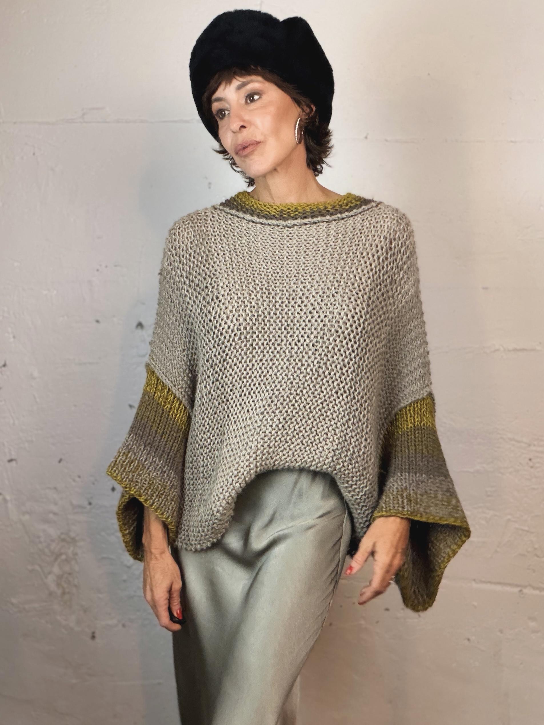 The Alpaca Sweater in Grey - Imagen 4