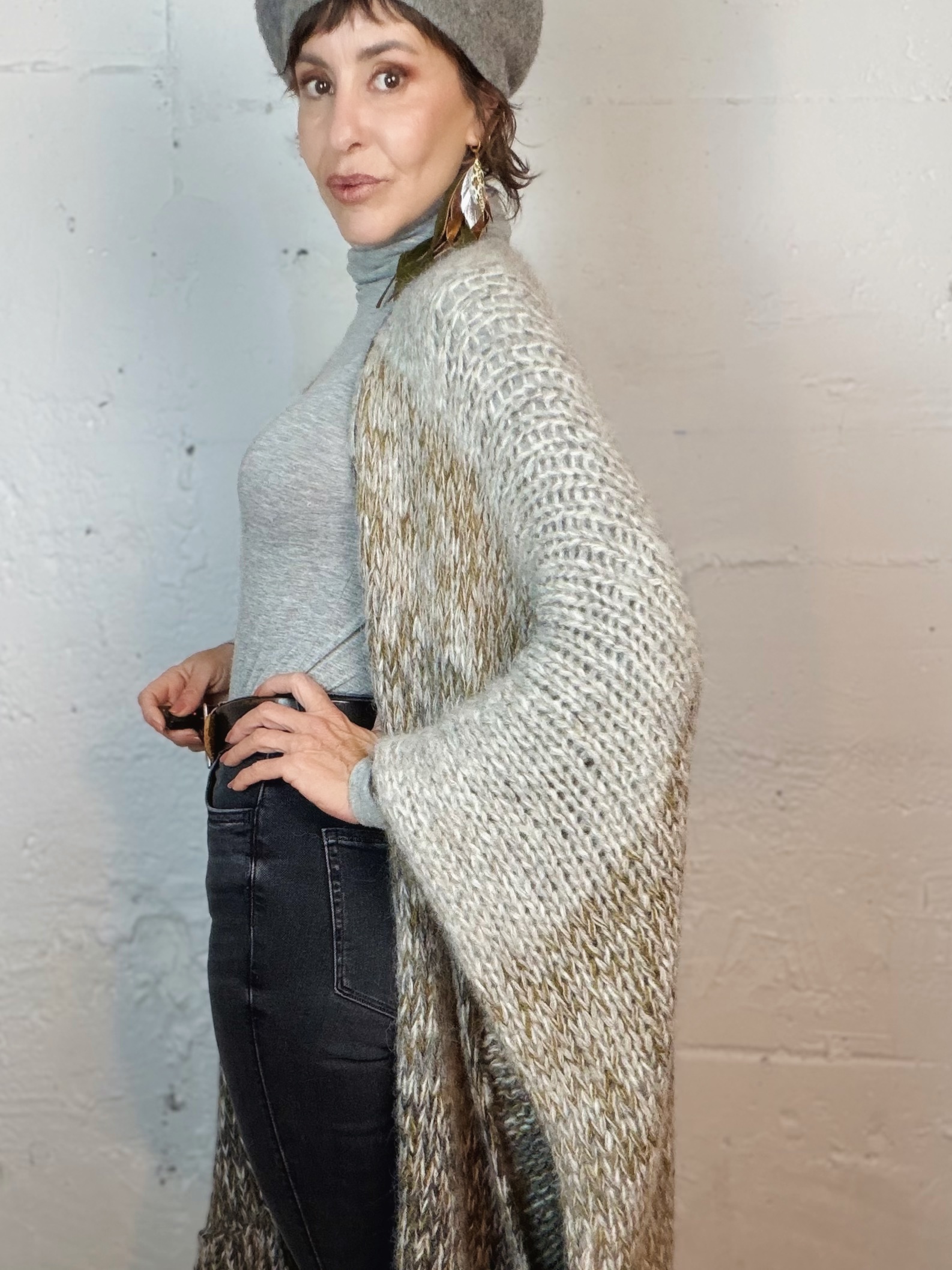 The Alpaca Ruana in Grey - Imagen 4