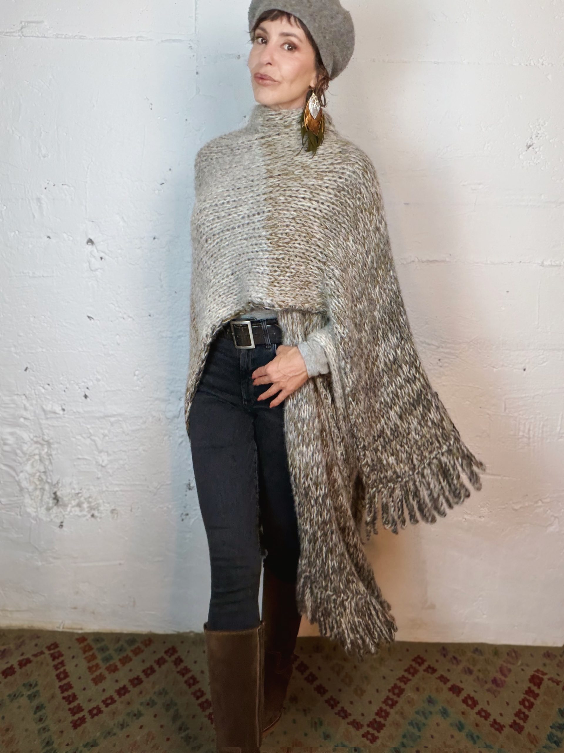 The Alpaca Ruana in Grey - Imagen 2