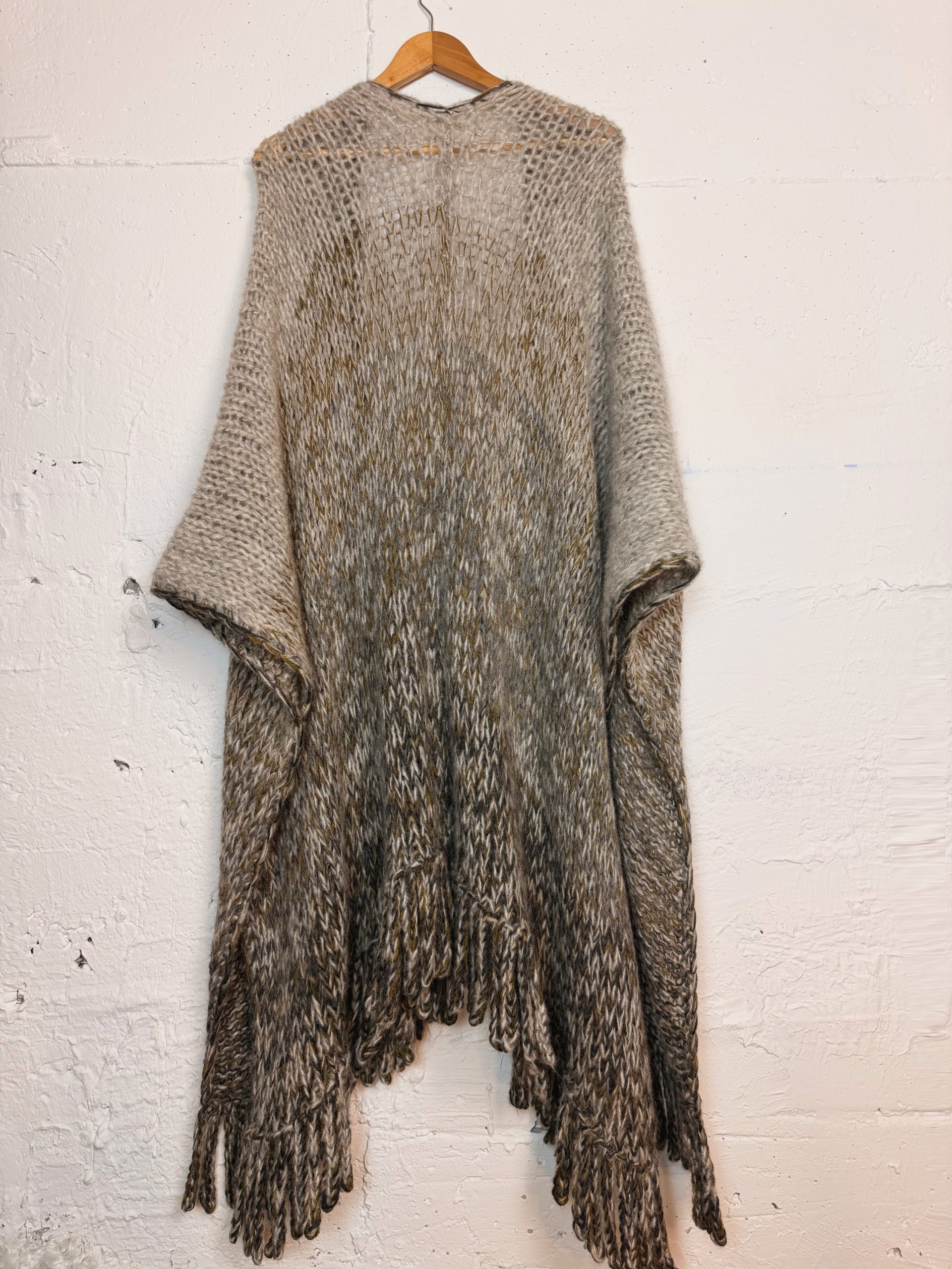 The Alpaca Ruana in Grey - Imagen 11