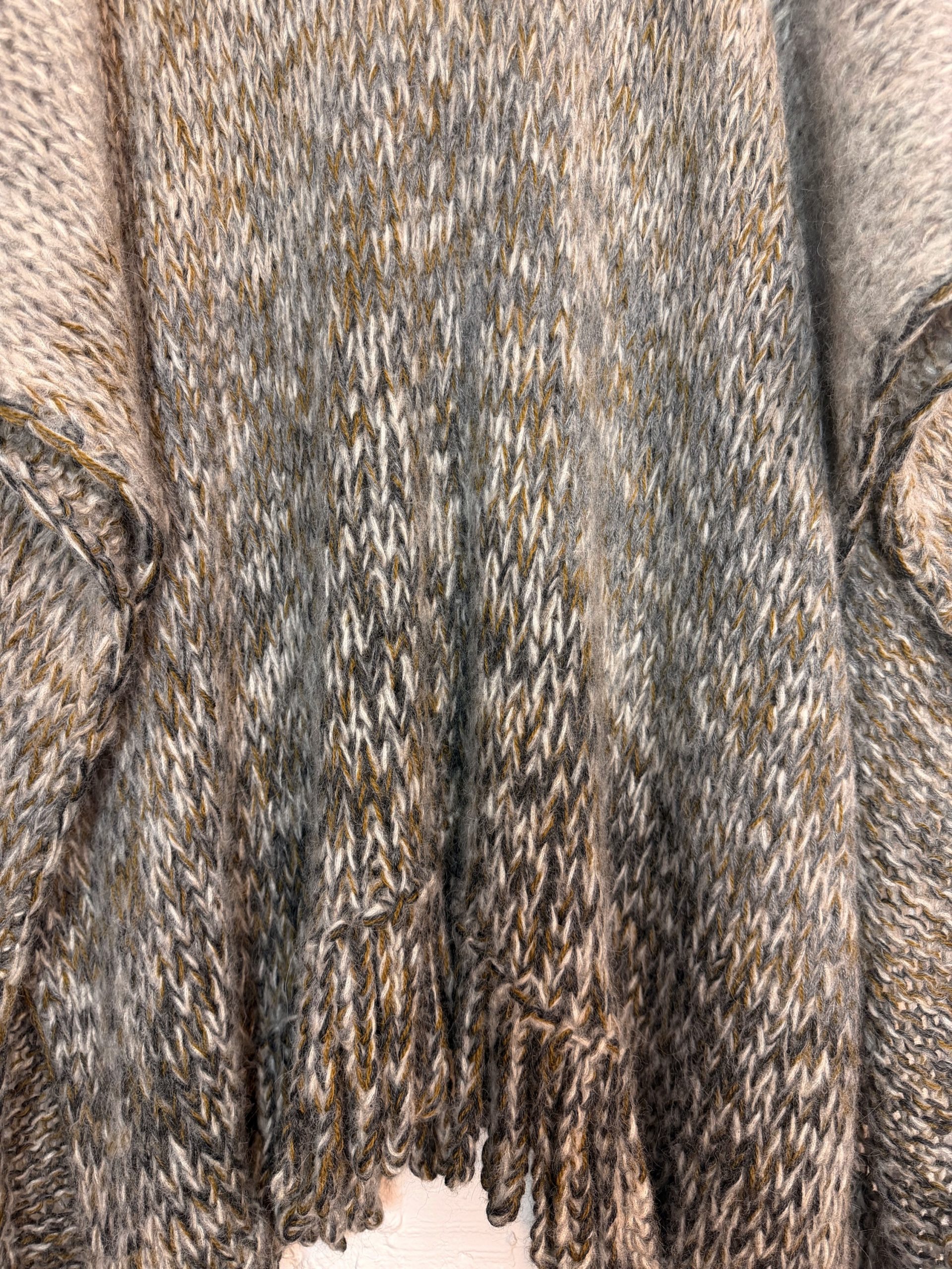 The Alpaca Ruana in Grey - Imagen 12