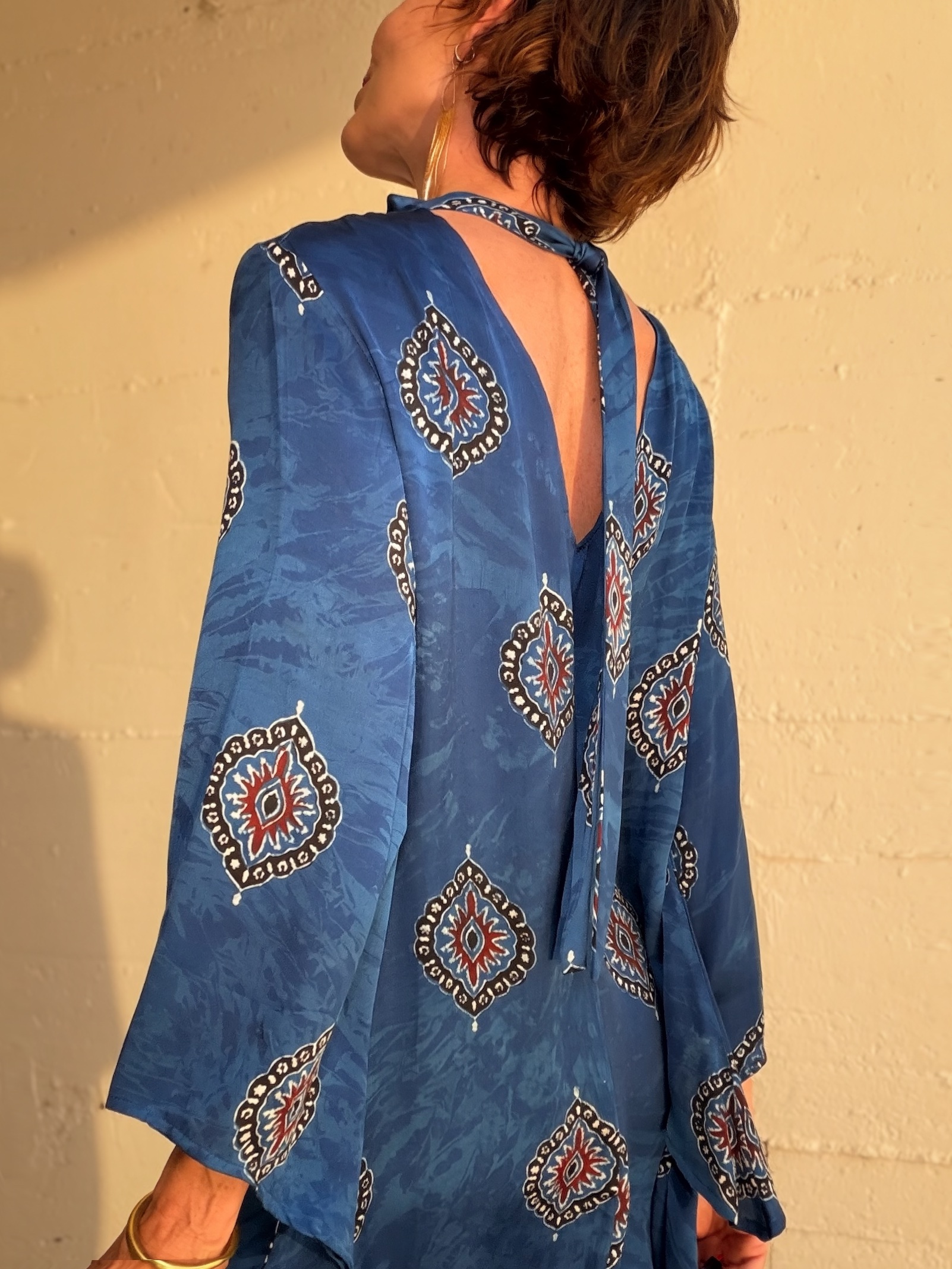 The Midi Suri Dress in Blue - Image 4