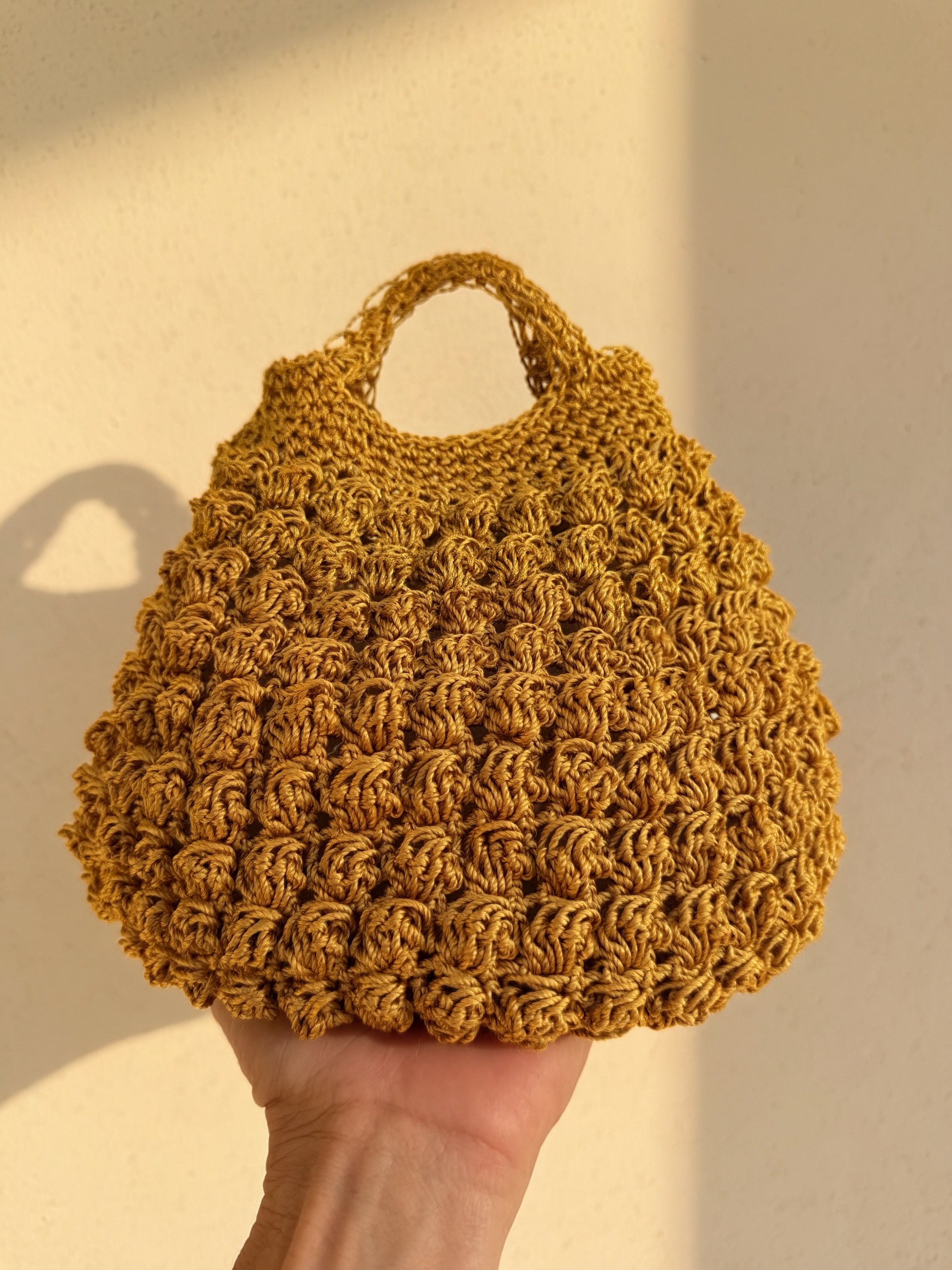 The Bubble Bag in Gold - Imagen 4