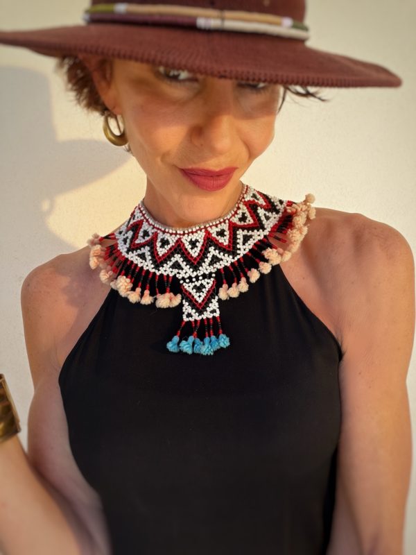 The Nefertiti Chocker