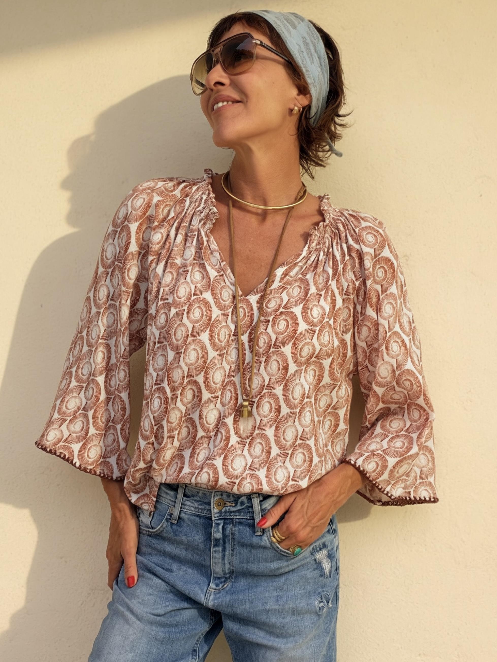The Nautilus Blouse in Red - Imagen 3