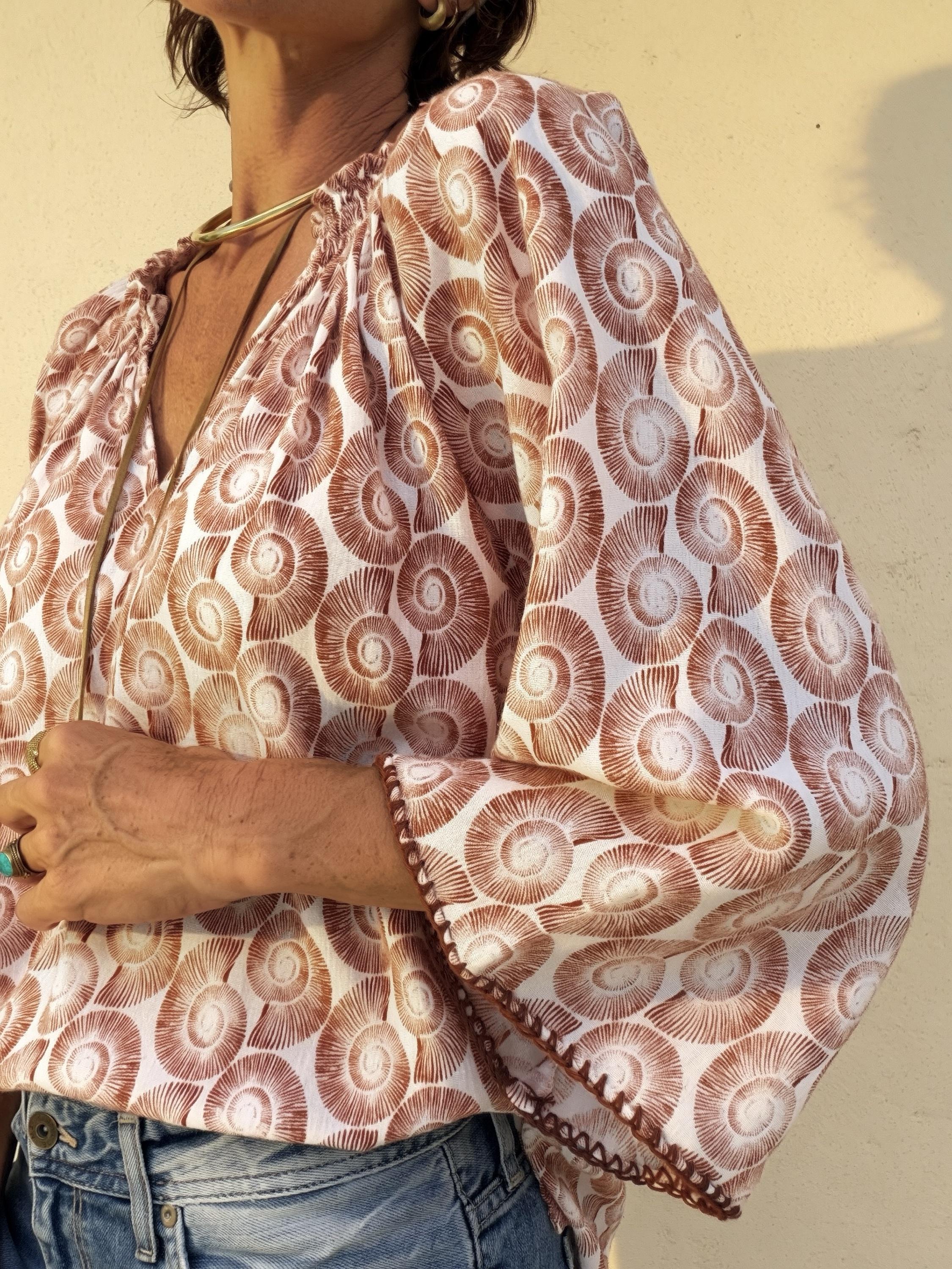 The Nautilus Blouse in Red - Imagen 4