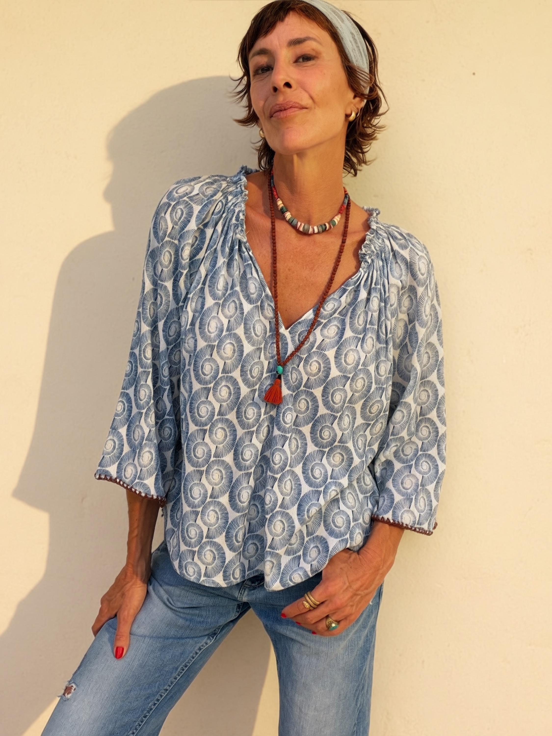 The Nautilus Blouse in Blue - Imagen 2