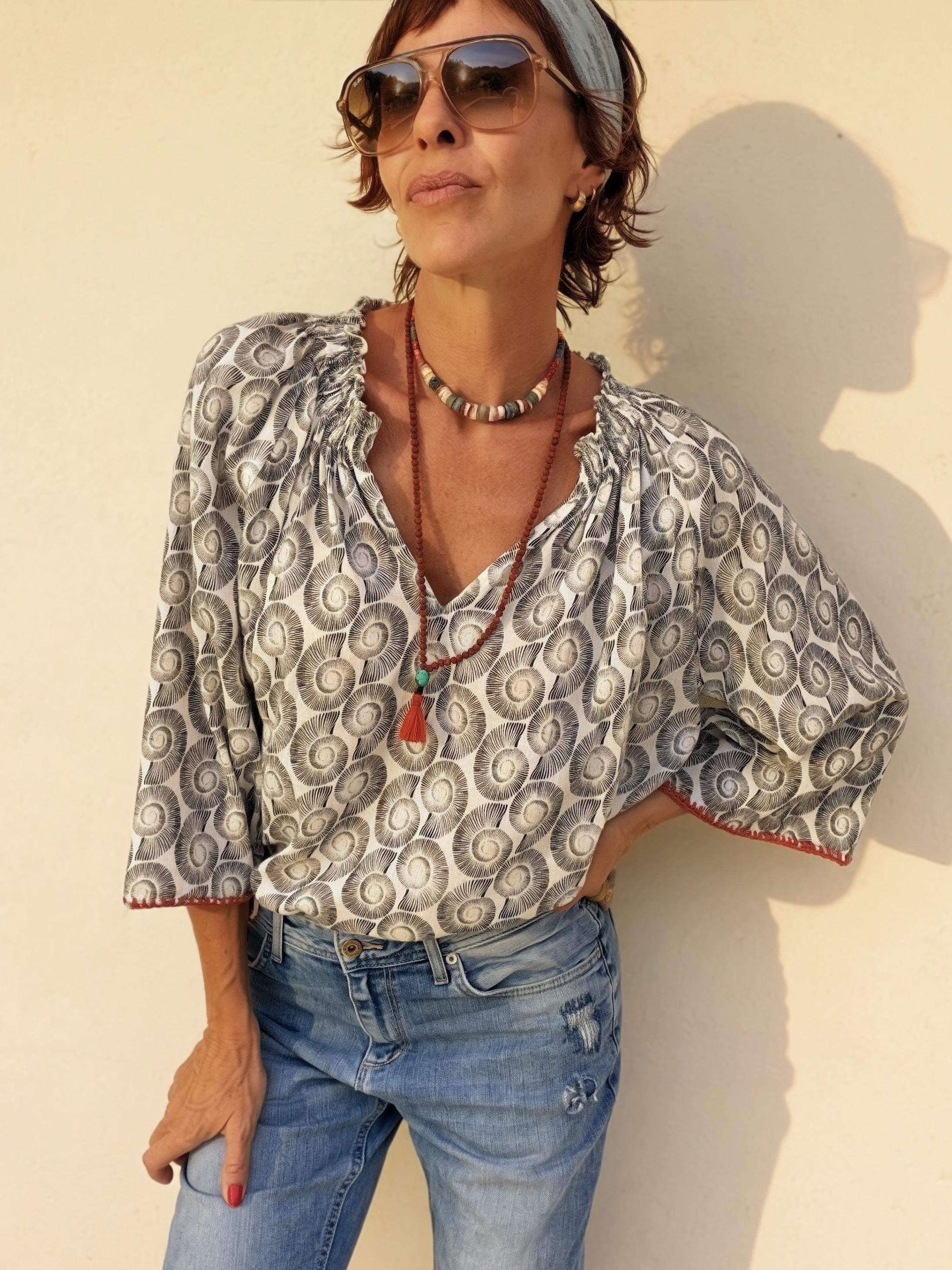 The Nautilus Blouse in Black - Imagen 6