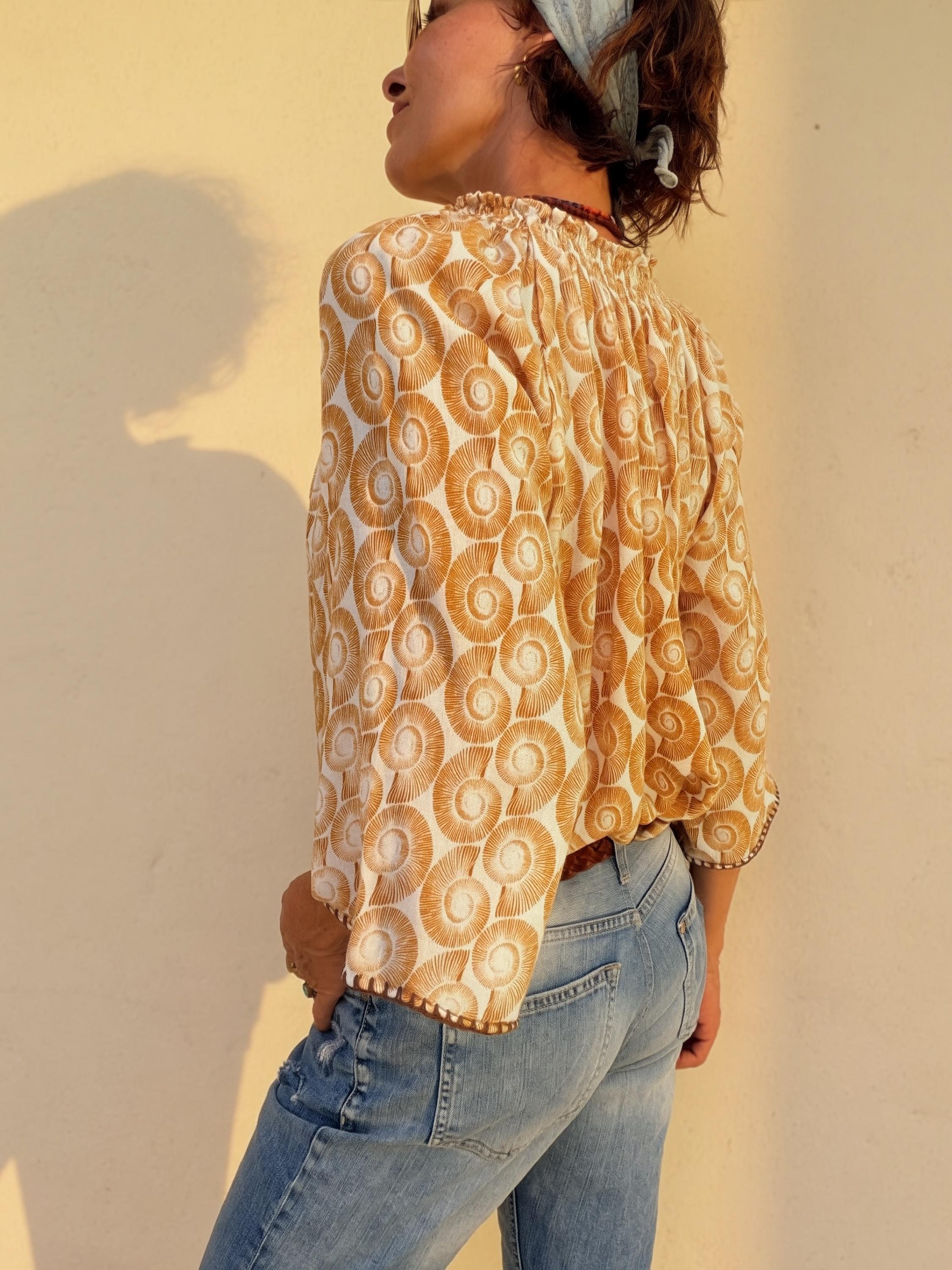 The Nautilus Blouse in Yellow - Imagen 3