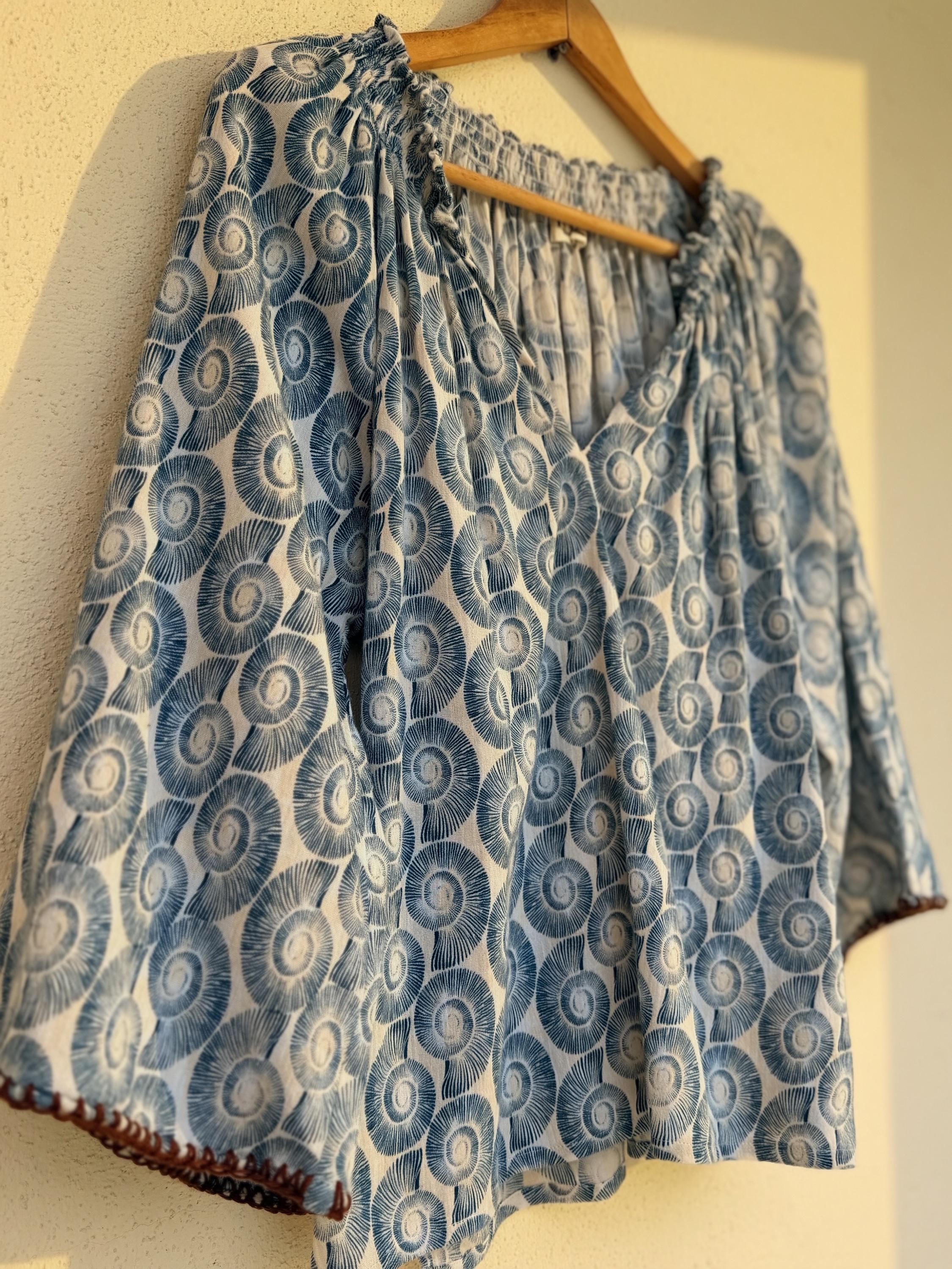 The Nautilus Blouse in Blue - Imagen 6